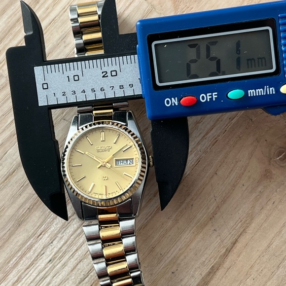 Seiko SQ Vintage Ladies Watch Two-Tone Weave Bracelet Gold Tone Dial Date Window - Picture 12 of 13
